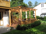 Holzdeck mit Pergola (2)